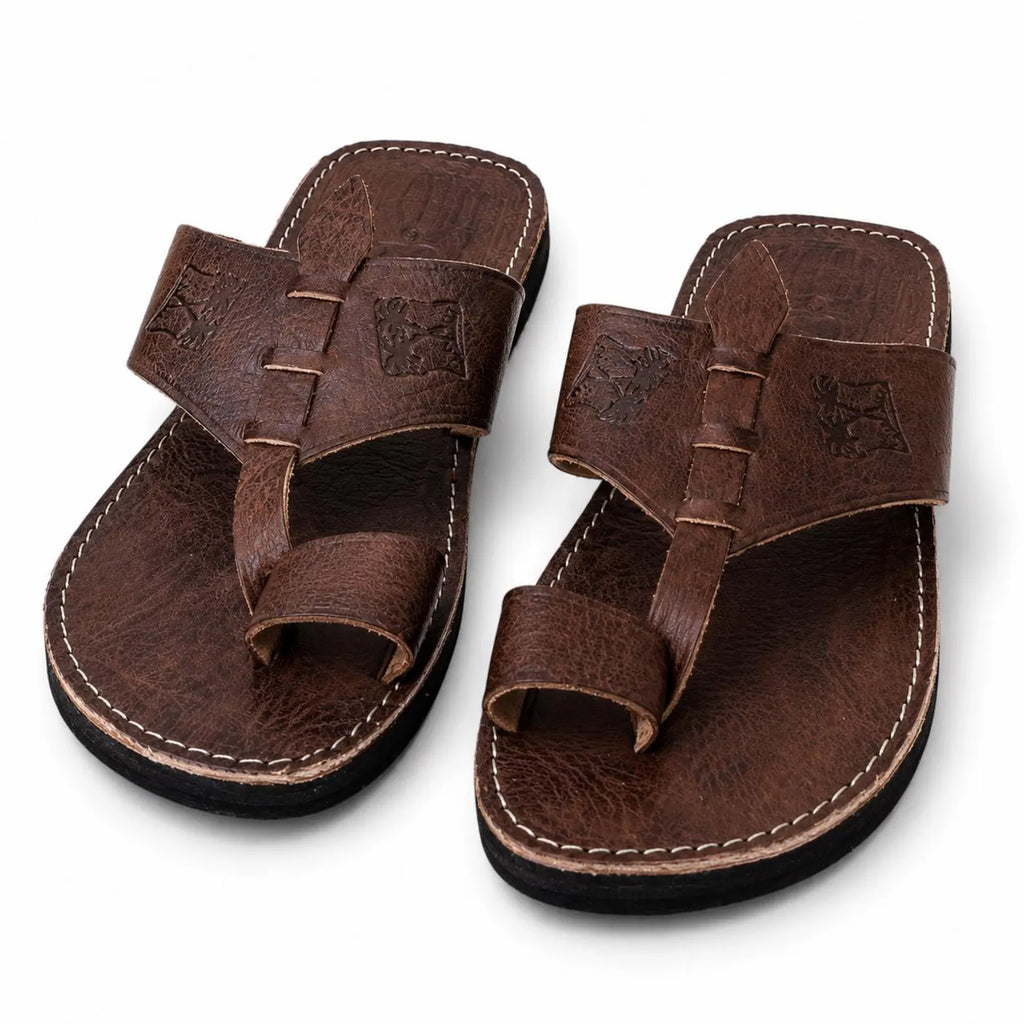 Sandales marocaines homme en cuir marron – Babouches ouvertes avec entre-doigt – Artisanat traditionnel