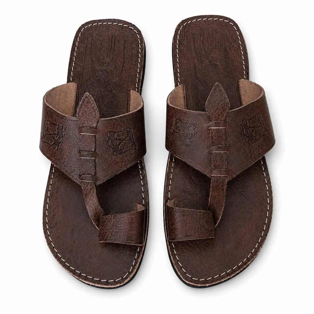 Sandales marocaines homme en cuir marron – Babouches ouvertes avec entre-doigt – Artisanat traditionnel