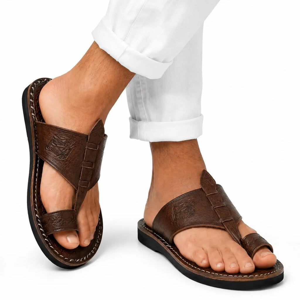 Sandales marocaines homme en cuir marron – Babouches ouvertes avec entre-doigt – Artisanat traditionnel